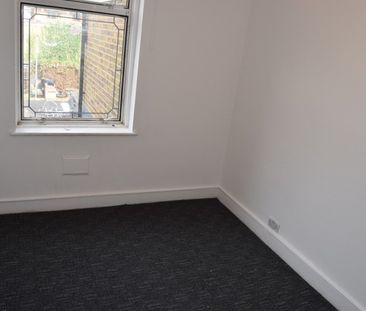 3 Bed Terraced House, Stanley Road, IG1 - Photo 3