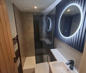 Stunning rooms in central house share - Photo 3