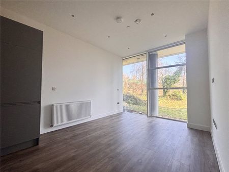 Roop House, Fleet, Hampshire, GU51 - Photo 4