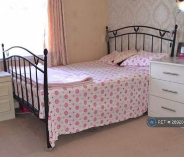 3 bedroom end of terrace house to rent - Photo 4