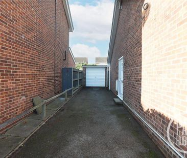 3 bedroom detached bungalow to rent - Photo 1