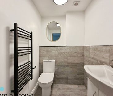 Rainham Road, Rainham - Photo 3