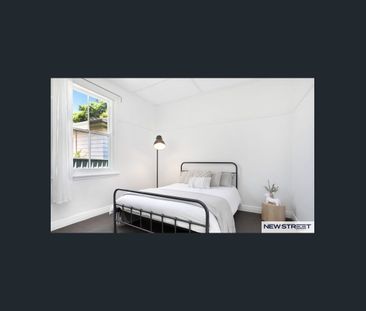 Charming 2-Bedroom Cottage in a Quiet Location - Photo 3