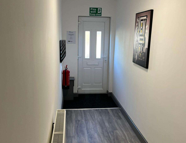 Knutsford Road Room 4 - Photo 1