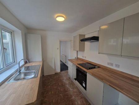 3 bedroom terraced house to rent - Photo 2