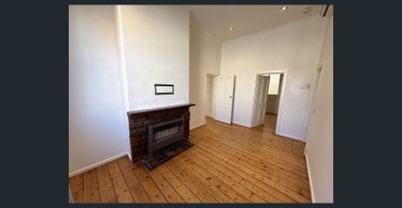 BAYSIDE LIVING IN THE HEART OF PORT MELBOURNE! - Photo 3