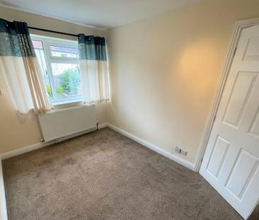 4 bedroom semi-detached house to rent - Photo 3