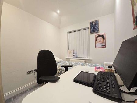 Wimborne Avenue, Hayes, UB4 - Photo 4