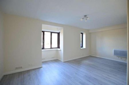Franklin Avenue, Slough, SL2 - Photo 2