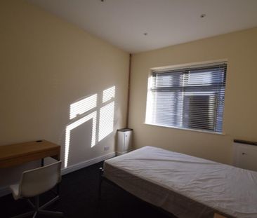 4 bedroom terraced house to rent - Photo 6