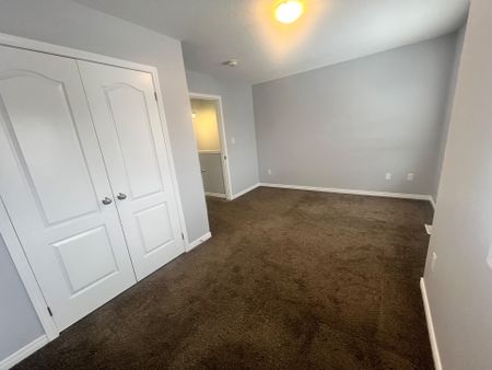 For Lease - 3200 Singleton Avenue Unit# 3, London South, Ontario - Photo 4