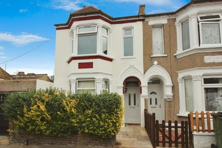 3 bedroom House To Let Total Size: 1194 SQ FT - Photo 5