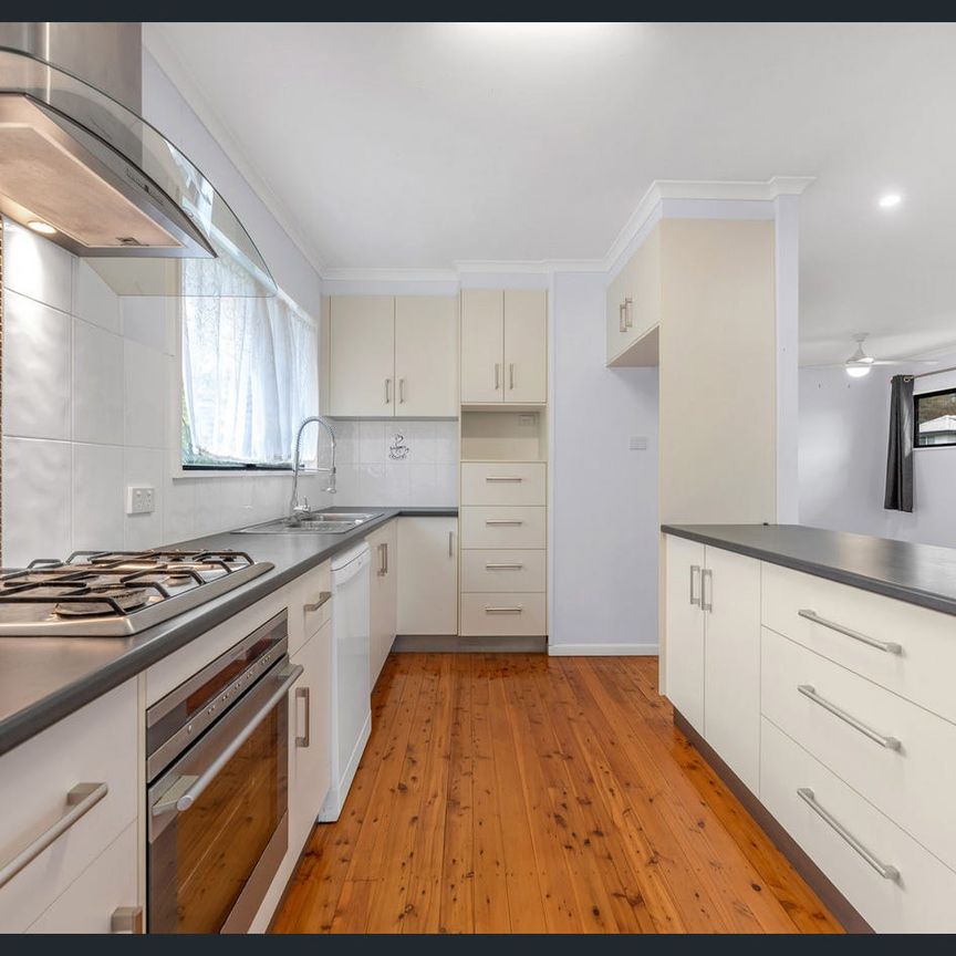 BIG FAMILY FRIEINDLY 4 BEDROOM HOME IN BRIGHTON - Photo 1