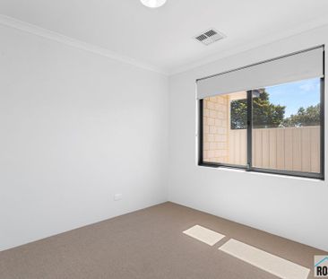 Spacious Family Living with Style & Comfort in Prime Morley Location - Photo 5