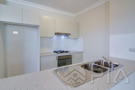 Spacious 1 Bedroom + Study Apartment for lease , close to Stockland Mall and Business Park - Photo 3