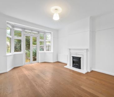 Holland Avenue, SW20, London - Photo 1