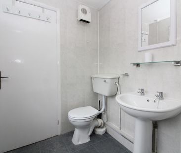 2 Bedroom Cottage - Photo 3