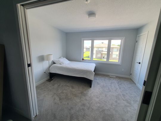 For Lease - 830 Crossgate Street, Barrhaven, Ontario - Photo 1