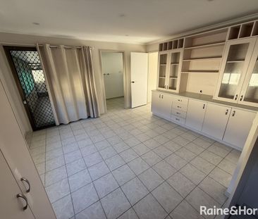 Spacious 3-Bedroom Family Home with Pool in Prime Glenfield Location - Photo 5