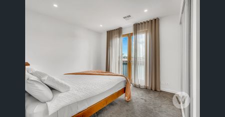 Exquisite Waterfront Living! - Photo 5