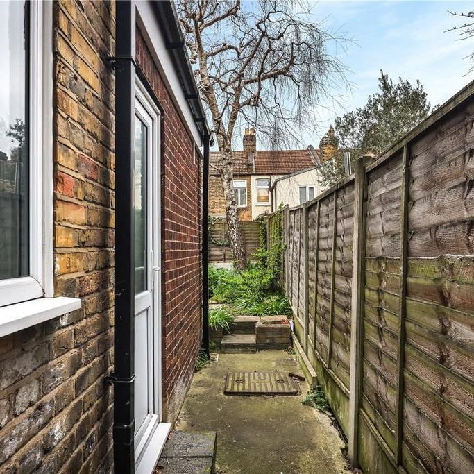 3 bedroom terraced house to rent - Photo 1