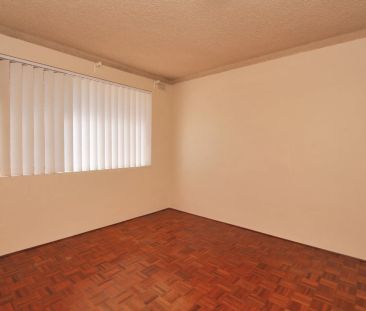 TIDY & WELL-LOCATED PROPERTY! - Photo 2