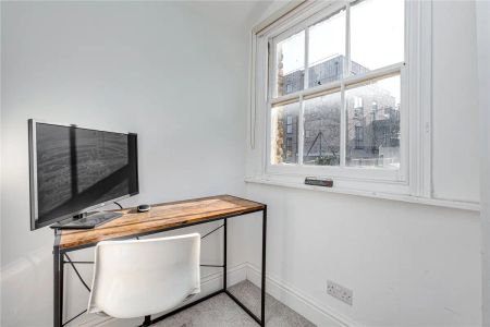 3 bedroom house in London - Photo 2