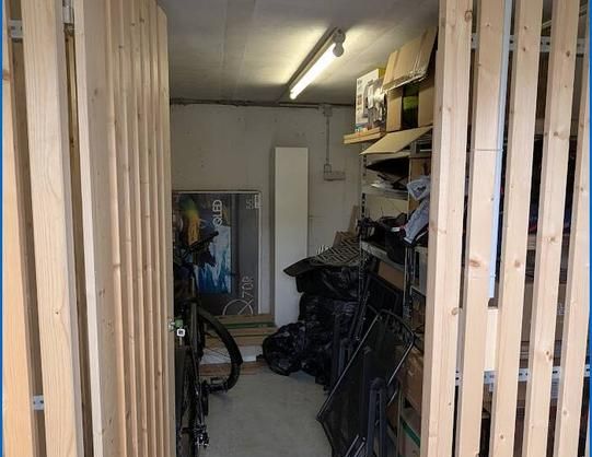 Attraktive 3 Zi.-Wohnung mit Balkon, schönem Blick und Garage in 3 Familienhaus! - Foto 1