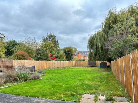 4 bedroom detached house to rent - Photo 2