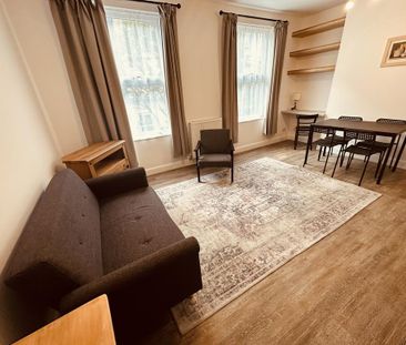 3 bedroom flat to rent - Photo 2