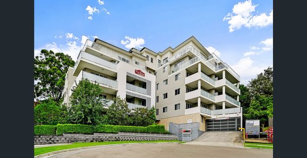 Oversized Balcony, Sleek Floors, Perfect Location – Your Hornsby Haven Awaits! - Photo 1