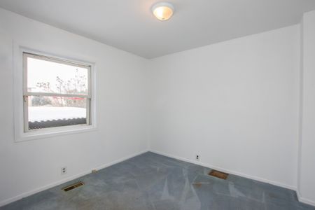 5 Bedroom Detached House on Limeridge in Hamilton!! - Photo 3