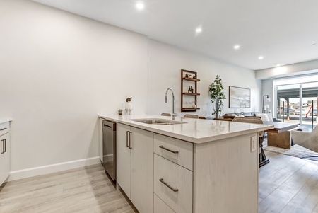 For Lease - 16 Compass Trail Unit# 411, Central Elgin, Ontario - Photo 3