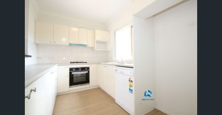 DRESSED TO IMPRESS - Photo 3