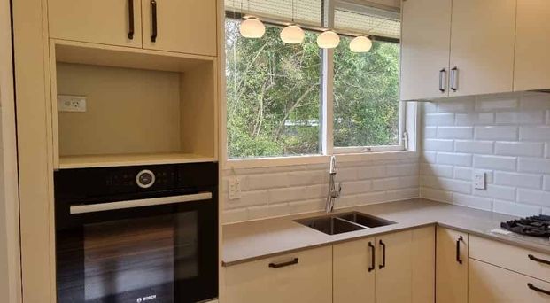 Cozy by the park - Photo 1