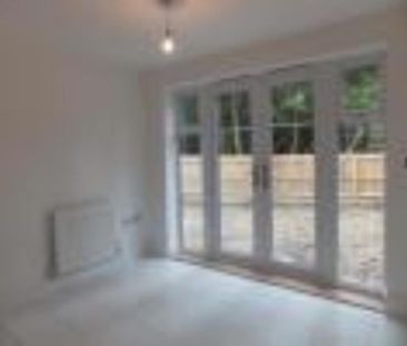 4 bedroom detached house to rent - Photo 3