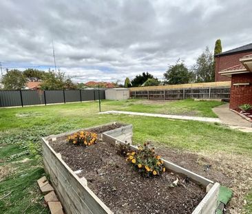 Perfect Family Home! - Photo 2