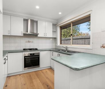 Stunning, Light filled, Spacious Villa Unit! - Photo 2