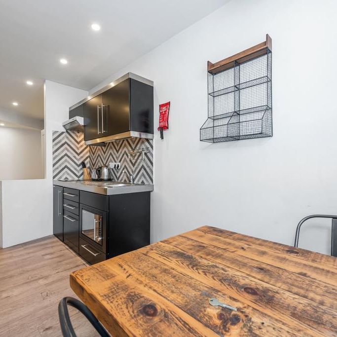 Studio to rent - Photo 1