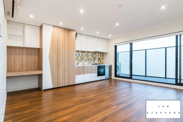 “Contemporary, Light-Filled Apartment in the Heart of Footscray” - Photo 1