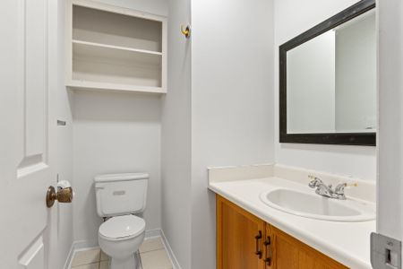 For Lease - 459 Glenashton Drive, Oakville, Ontario - Photo 2