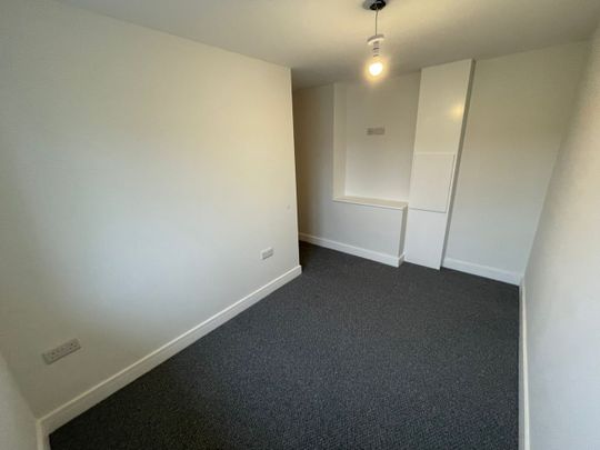 4 Bed Terraced House, Hellier Walk, BS13 - Photo 1