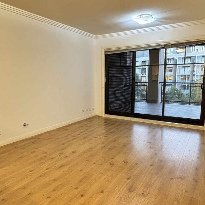 Sleek, Utra-Modern 2 Bedrooms Apartment With 2 Bathrooms Waiting For You! - Photo 1