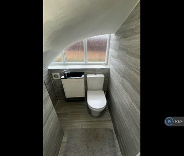 1 bedroom in a house share to rent - Photo 4