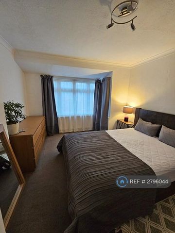 1 bedroom in a house share to rent - Photo 3