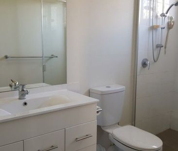 Great location townhouse in Calamvale - Photo 3
