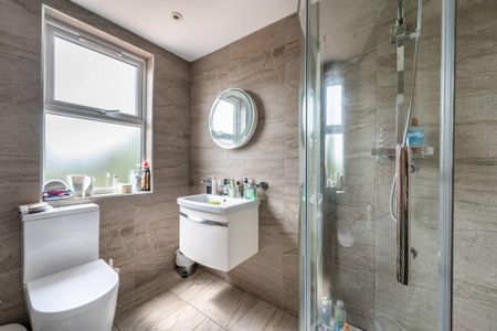 5 bedroom semi-detached house to rent - Photo 3