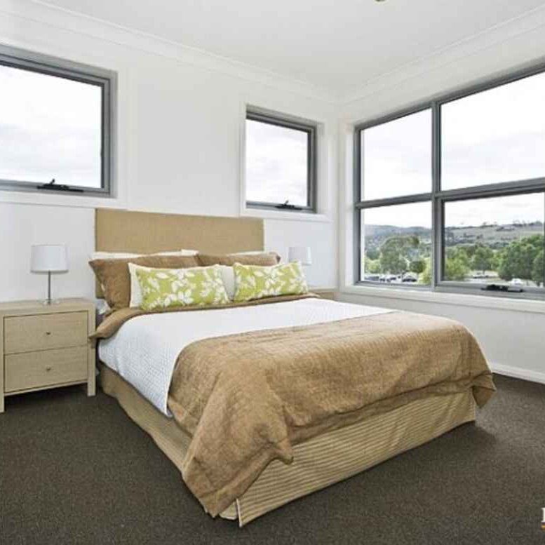 Charming Three bedroom Townhouse - Photo 1
