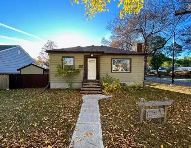 HIGHLANDS BUNGALOW FOR RENT, $1895 MONTHLY (UTILITIES NOT INCLUDED) | 11244 69 Street Northwest, Edmonton - Photo 1