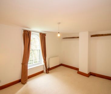 Three Bedroom CHARMING & RENOVATED cottage. NEW kitchen with integr... - Photo 6